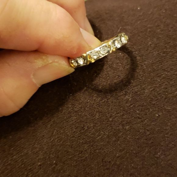 Size 8      9.25 ring - Picture 1 of 5